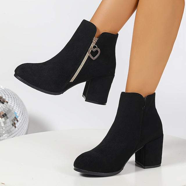 Jeannette™ — Bottines à talon bloc et breloque cœur