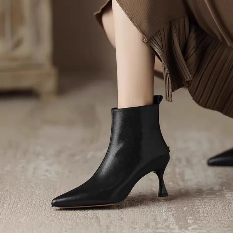 Yvette™ — Bottines à petit talon et bout pointu