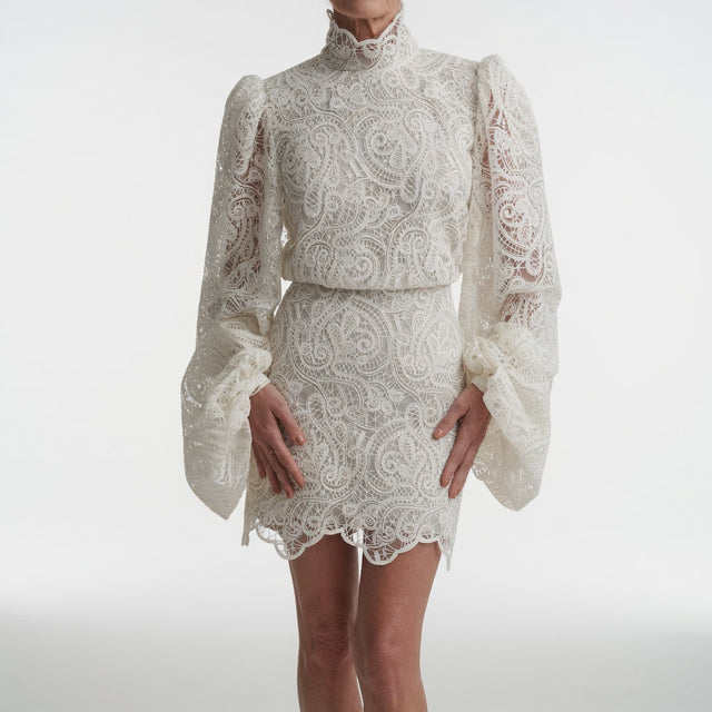 Blancheline™ — Robe dentelle blanche manches bouffantes élégance romantique
